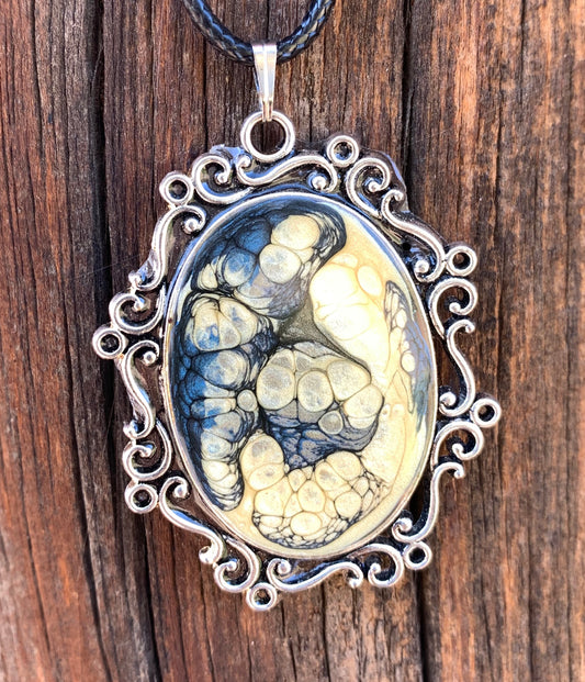 Antique frame with dark blue/yellow pendant